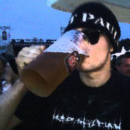 Str4ng3r5's profile picture. Phil | 29 | Bier ist awesome | Schlaf ist kein Kaffee-Ersatz | Grammar Nazi | Videos: https://t.co/Mm0nFQOxh9 | Zockt viel