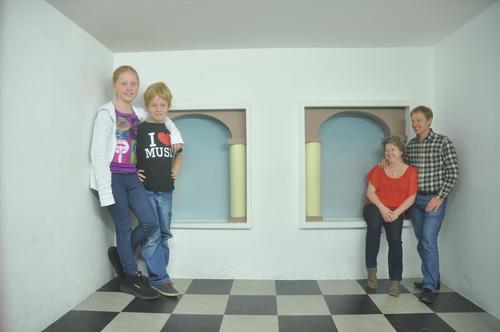 jeugdarts KNMG; forensisch arts FMG; voormalig verpleeghuisarts; secretaris VVC Jeugdartsen Nederland; gehuwd; 1 dochter, 1 zoon, twitter op persoonlijke titel