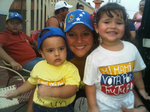 Amo a Dios por la familia q m a Regalado AMO a mis Hijos AMO a mi Esposo* Soy opositora 1000% @hcaprile!