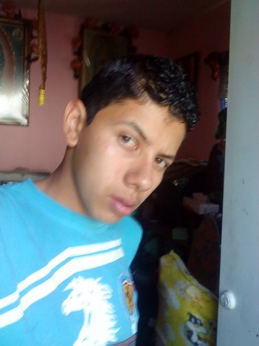 FrancisHdz07's profile picture. Loco Inspirador Conmovido Por Esas Letras De Un Buen Verso =D