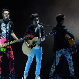 Hola Restarticos/as soy fan de @rockrestart (  @pelurestart @thomasrestart @kobarestart @pelanzarestart ). Amo lo que hacen los meninos. #VaiRestart \m/