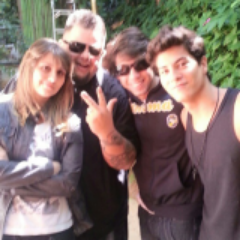 VamosDe_Fusca's profile picture. Camaro é Pros FRACOS a moda agora é andar de F.U.S.C.A @gugasabatie @TatyCirelli @Aguiarthur e @digaolopes