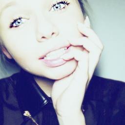 ωє ℓσvє aηd sυppσrt a bєaυtifυℓ girℓ ηaмed Aℓℓi мichєℓℓє Sιмpsση. http://t.co/SFGs3MgpNy