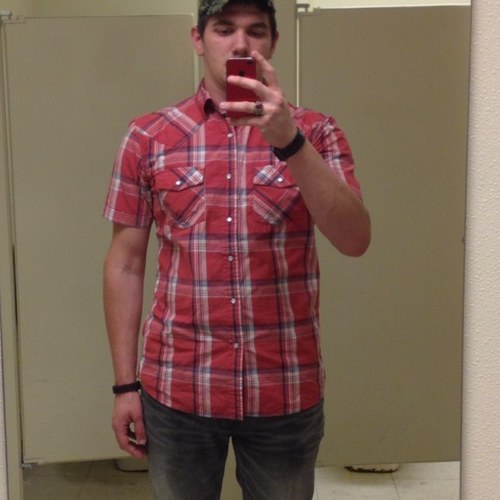 charlesE94's profile picture. 