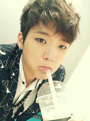 อันยองนัมอูฮยอนน~ เนกอฮาจา เนเกนันซารังเฮ โอ้วว ♥ #170812 #bwtfam