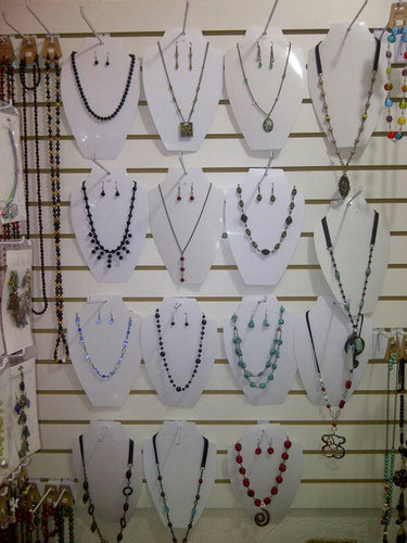 Bisuteria Artesanal CALEP. Contamos con piezas únicas... Collares, Aretes, Pulseras y Mas.. Whats.#9933761444 | Huapinol Parrilla. Enta. Casa del Árbol
