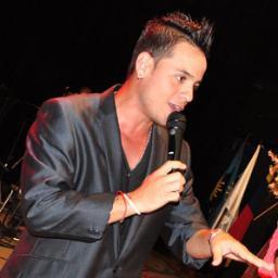 publicista animador locutor cantante y un padre que quiere dejar un legado digno para sus hijos y familia