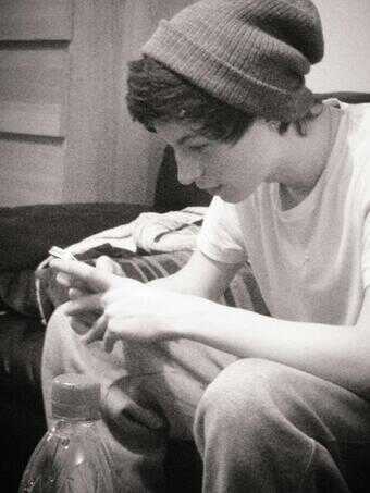 we're three girls who love overload @TheVampsMarie, @holysexyenglishcurls and @emilykaye1d ENJOY!