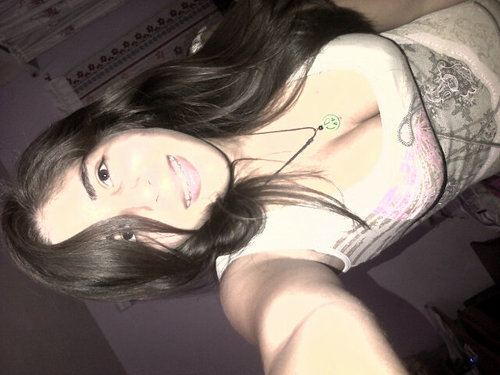 soy chevere☺; muy sociable; me gusta bailar, y muchas cosas mass si quieres saber mass solo sigueme y te sigó♥