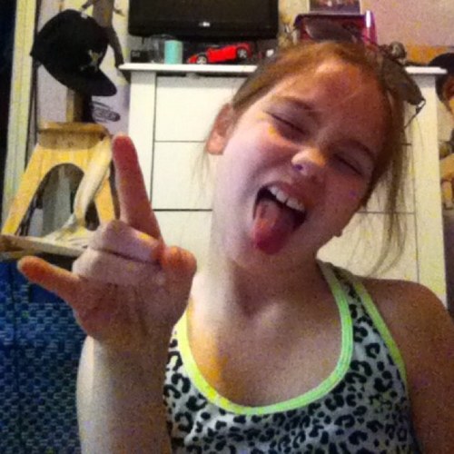 CarlyHanchin's profile picture. follow me i follow back