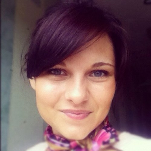 Dzīve. Saprotu to arvien mazāk un mazāk, bet mīlu - vairāk un vairāk.