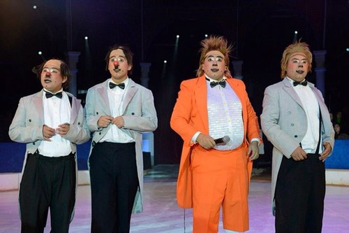 Somos la 3 generacion de payaso de la familia caluga nietos de abraham lillo machuca el gran tony caluga e hijo del gran payaso musical caluga junior exelencia
