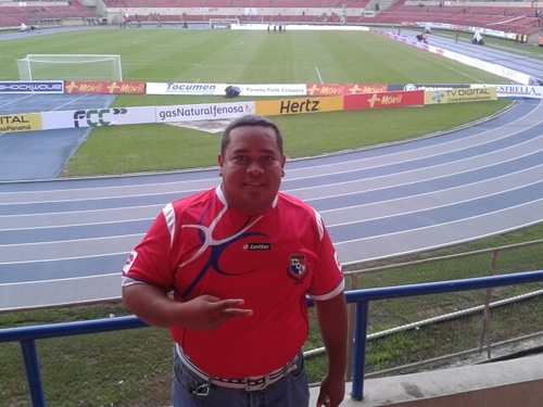 Orgullosamente panameño y siempre agradecido de Dios, mi madre y mi familia.