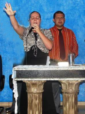 Sou Crente Pentecostal....... E a cada dia vejo o poder de Deus agindo em minha vida!!! Seja vc um tb!!!!