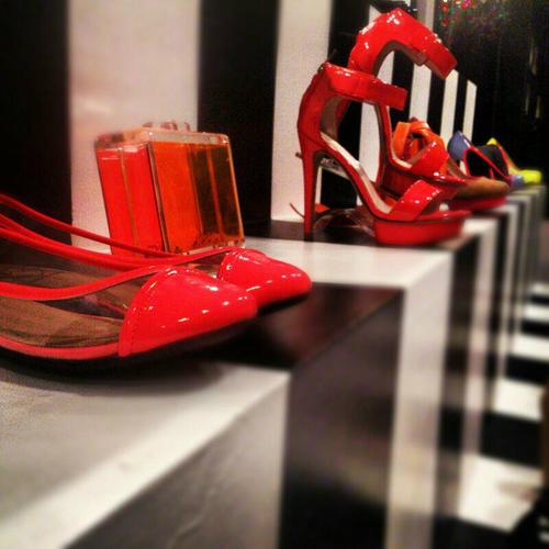 NOA: Footwear & Apparel Store.  Visitanos en Plaza Laura, T. 809.563.2035 
Instagram: #Noacontacto