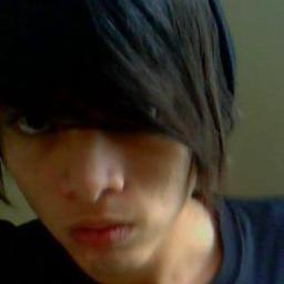 Cuando puedas elegir entre tener razón o ser amable, elige ser amable. //


Soy mas ojeras que persona. //


Soy un desastre, y los desastres se quedan solos.