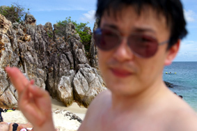 한국일보 사회부. 경찰청 출입. 트윗 지각생. 착하게 살았으나 정신적으로 피해가 막심해 까칠해지기로함.