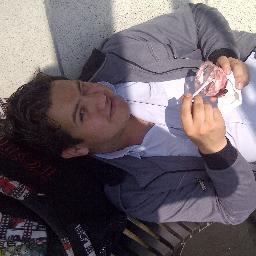 estudiante de comunicación social y periodismo amante del arte del la justicia y de la libertad ,alegre divertido y relajado ,adicto a los amigos