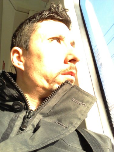 Actor y Locutor en  ZonaDanceFm pronto volvere contigo  dándole caña a tus oídos sugueme a través de zonadancefm.es