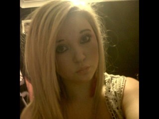 ..Follow mee& ill follow back.. Mwaah!!