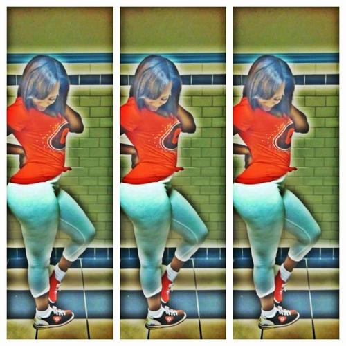 #TEAMMONROE NEWEST MEMBER God1st Fam2nd I Love Phat Booty Chicks.. LOL! I'm Young Smart WITH A PHAT ASS#TEAMLESBIAN