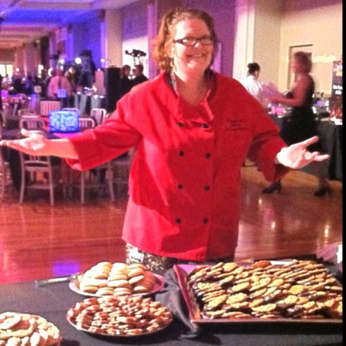 TheAmandaCakes's profile picture. Rock Star Chef, Artist & Baker extraordinaire living undercover as a wild mannered caterer & rockin' out sweets in my hometown! https://t.co/xne8352b0d