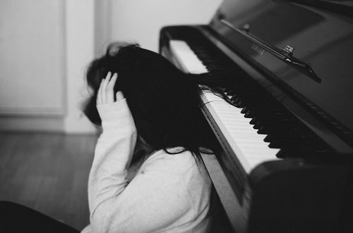 Since 1998.MIA . Una vida desolada sin preocupacion de nada, Una simple cerda. 'vomitas sueños rotos y destrozas tu sonrisa' Alergica a la comida.