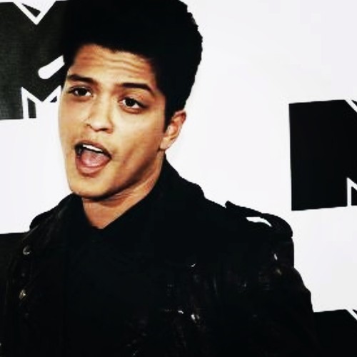 follow this new account ~ @strawnrpublic  ;)