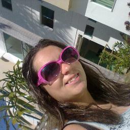 Souu uma amiga pro q der e vier , romantica , simpática , alegre , extrovertida , feliz , sensivel