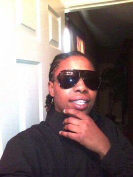 deeklove27's profile picture. 