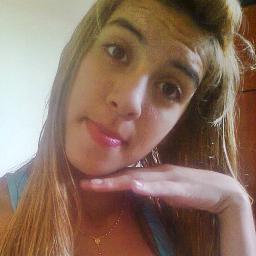 - 14 anos , chata , ciumenta ao extremo :)) , Não Namoro ;33!