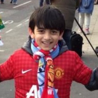 Helllo everybody i support @manutd and my faviourite player from @manutd is @robinvanpersie he has skills and he is the best