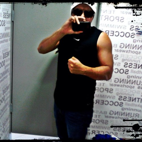 Musico, Asesor de Comercio, Cocinero BBQ, GYM,......y bebedor de chela.
