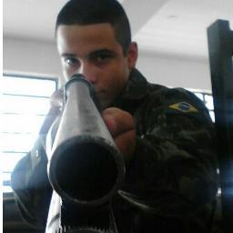 talvez eu seja,
aquela pessoa que você menos queira conhecer na viida ;] - SantosFc'  Follow Me!?!?