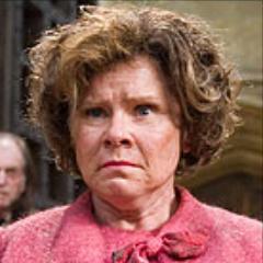 AMARGADA DE POR VIDA. HIJOS DE MUGGLES: MORID. SOY LA MEJOR PORQUE LO DIGO YO. ¿HUFFLEPUFF? ESO ES BASURA. DE PEQUEÑA ME PEGABAN.