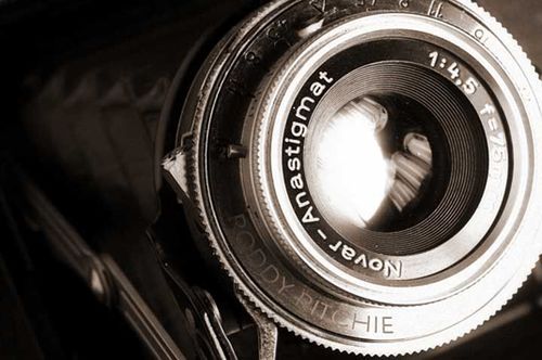 VisionsExposed's profile picture. Web Series Following Carly Bowden and the journey through the fun and obstacles of having a successful photo shoot from make up to location scouting!! Join In!!