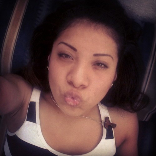 I love Corridos, Rap & pitbulls...
Medio loca en el coco y doble en la mente ;)