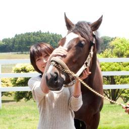 競馬ライター＆フォトグラファー。JBIS-Search内コラム「南関フリーウェイ」と競馬女子部（火曜日）、2018,19年BOKUJOBリポート、厩舎公式Web等で取材・撮影。馬の鼻先の表情が好き。趣味は読書と空観察。歴史と地図、蜂蜜好き。ボタンと本屋大好き。実家は京都。動物占いは虎。