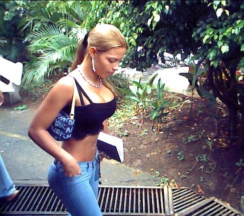 Gaucha, 19 anos,solteira e procura...rsrs Brincadeira..não procuro nada