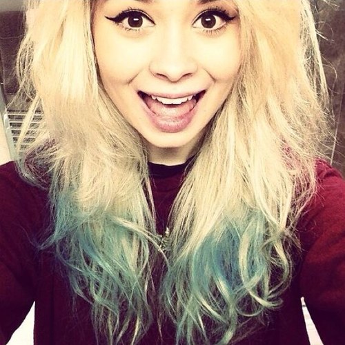 Younger sister to @LeRylanClarke. Talented duo, we are. I'm strange, and i love it. 6th year Gryffindor.