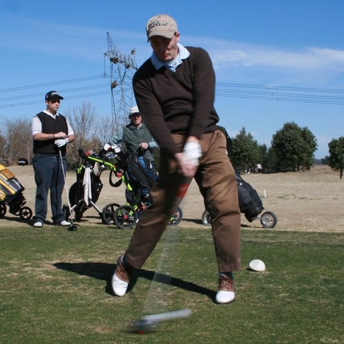 Es casi imposible acordarse de lo trágico que es el mundo cuando se está jugando al golf.