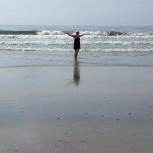 helenshappypace's profile picture. finding my happy pace through snail mail, reading & general randomness. maybe running too.