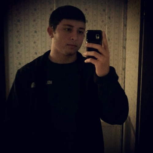 This is my phone acc forgot my real twitters password follow me @farmer_chase