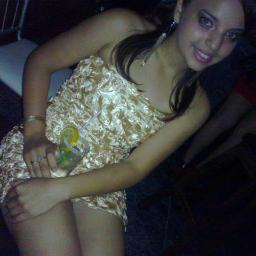 soy enana, amo a mis amigas, soy del BTC 2012 2014 soy bipolar amo a un desgraciado infeliz jaja y yo digo que soy hermosa ah y amo a romeo santos
asinomas!!