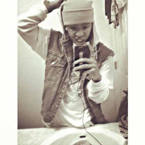 Lesbian | C A N C E R ` | TAKEN (070212] | Stud | 18 yrs young |FOLLOW ME !