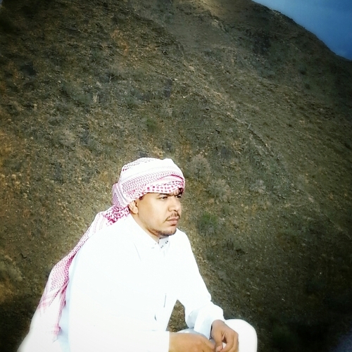 اغرد باي شي وكل ماهو مفيد ومضحك م احب النفسيات والمتصنعين