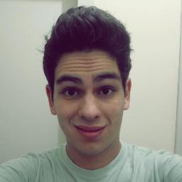 18 anos, libriano, gremista fanático, estudante de administração.