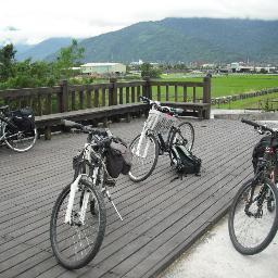 YuChiHui's profile picture. I easily run away from what I am familiar with .To compromise with reality, i triyto find some simple happiness in life . Life is too short .Enjoy whileI can