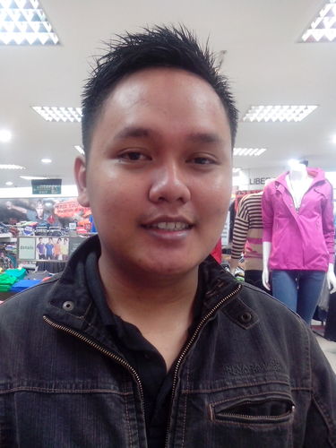 Jangan mencintai jika tak ingin disakiti..
