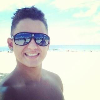 Nunca troque o que mais quer na vida, pelo o que mais quer no momento. Momentos passam, e a vida continua. Deus amor maior 3